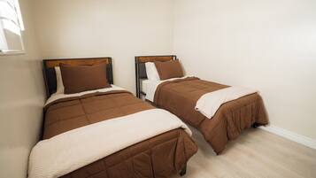 3 bedrooms, iron/ironing board, WiFi, bed sheets