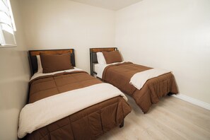 3 bedrooms, iron/ironing board, WiFi, bed sheets