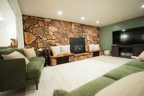 TV, fireplace