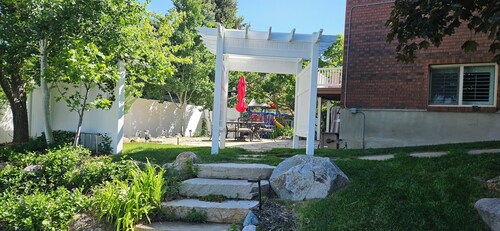 Modern 3BR/2BA Getaway in Layton - New remodel, Ski "Greatest Snow on Earth"