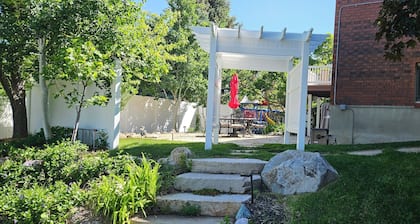 Modern 3BR/2BA Getaway in Layton - New remodel, Ski "Greatest Snow on Earth"