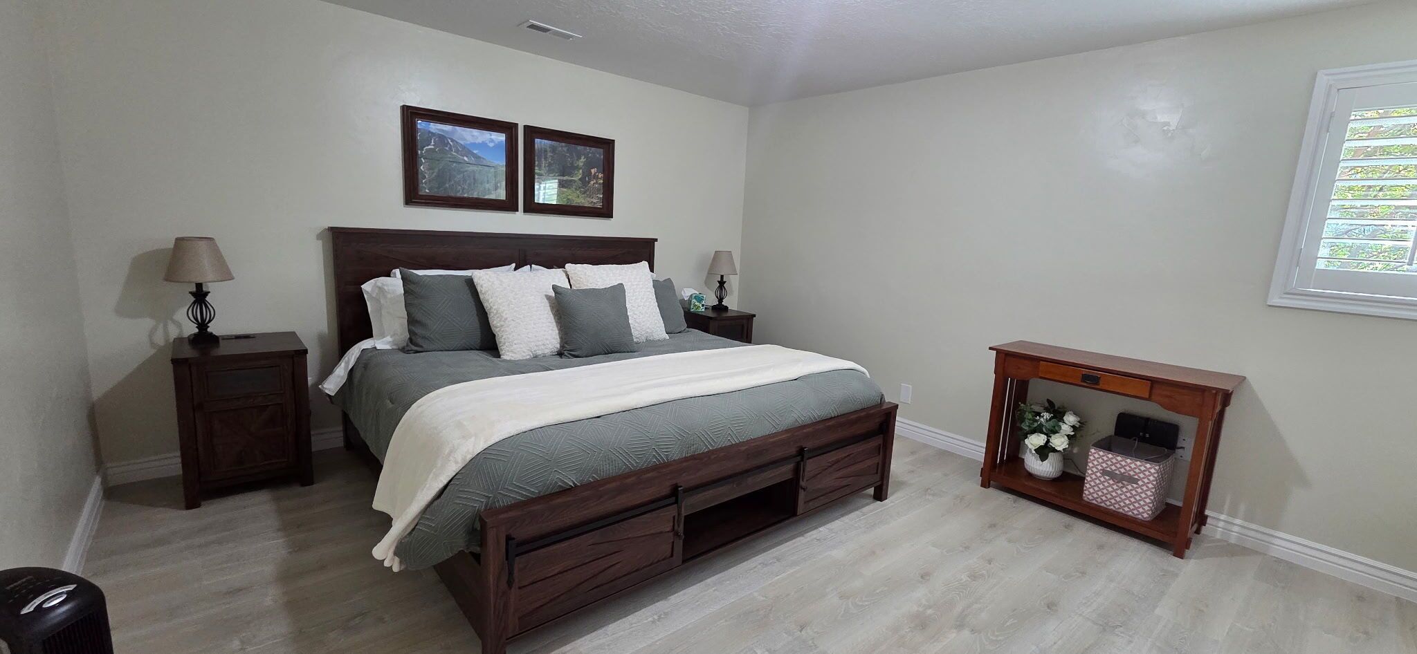 3 bedrooms, iron/ironing board, WiFi, bed sheets