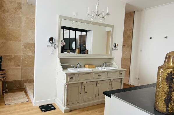 Bathroom - Hôtel Particulier d'Exception Champagne Experience - 5 minutes from Reims (cernay les reims)