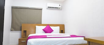 Clean Single Room in Lagos Suitable for Getaway and Remote Work