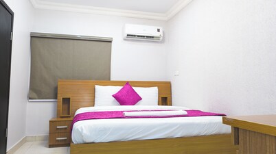 Clean Single Room in Lagos Suitable for Getaway and Remote Work