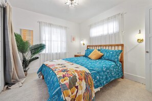 2 bedrooms, travel cot, WiFi, bed sheets