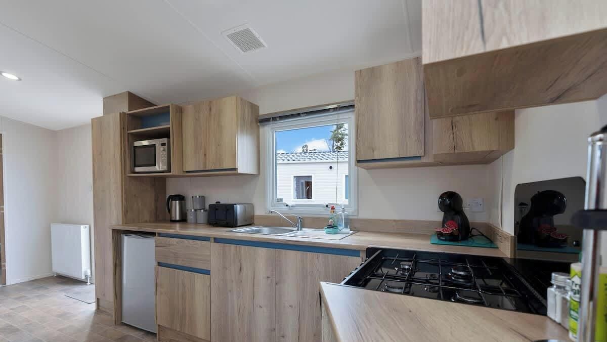 Fridge, microwave, cookware/dishes/utensils