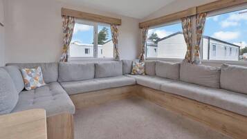 Smart TV, fireplace, offices