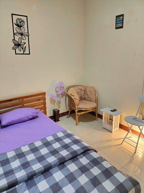 3 habitaciones, tabla de planchar con plancha y acceso a internet