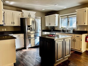 Microondas, horno, parrilla de estufa y lavavajillas 