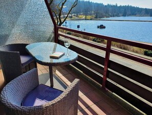 Outdoor dining - Lake Lodge - Holiday apartment Hahnenklee am Kranichsee, up to 6 pers. Harz Mountains, Goslar (Goslar)