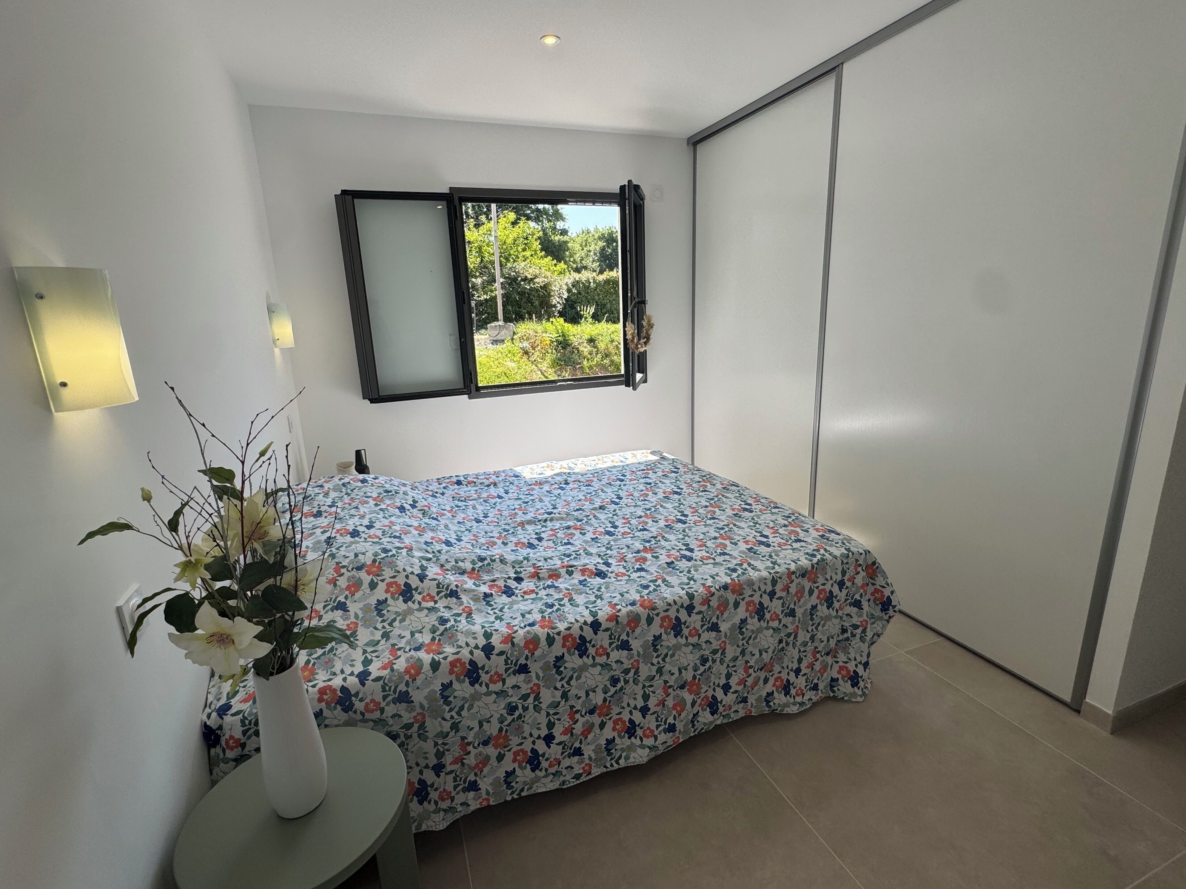 4 bedrooms, iron/ironing board