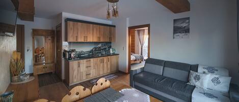 Apartament typu Deluxe z balkonem i widokiem na góry | Living room