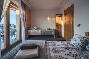 Apartament typu Deluxe z balkonem i widokiem na góry | Tabla de planchar con plancha y wifi gratis