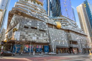 Exterior - Skyline & Sea Luxe Heated Pool, Gym, Sauna, Steam (Melbourne)