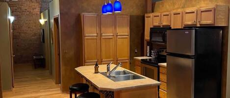 Geladeira, micro-ondas, fogão, cooktop