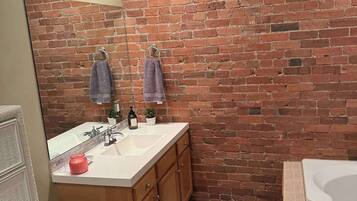 淋浴設備、風筒、提供毛巾