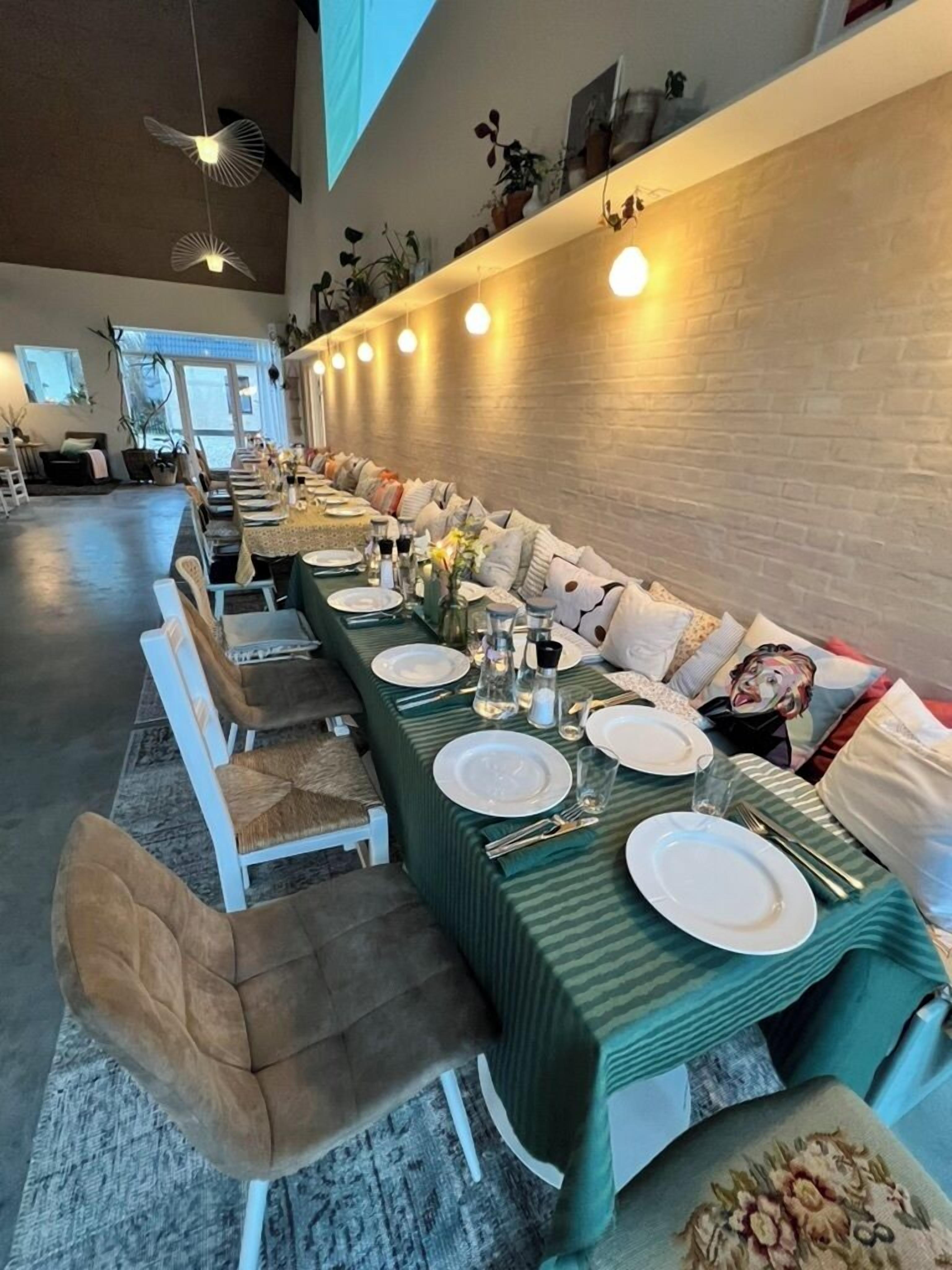 Frukost med lokala rätter varje dag (DKK 139 per person)