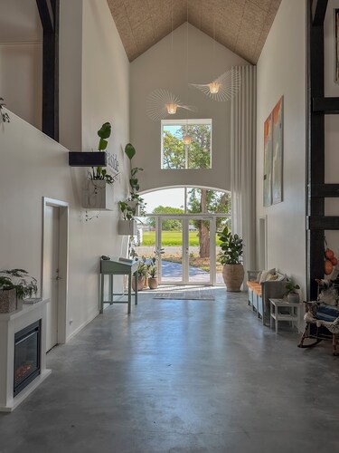 Seaside Retreat & Hotel