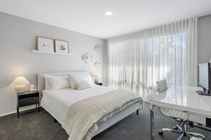 4 bedrooms, desk, iron/ironing board, free WiFi