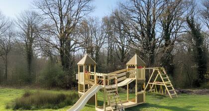 Large House in the Heart of the Forest – 7 Suites / Large Dormitory