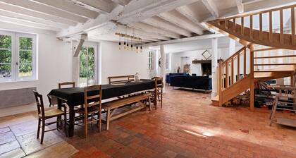 Large House in the Heart of the Forest – 7 Suites / Large Dormitory