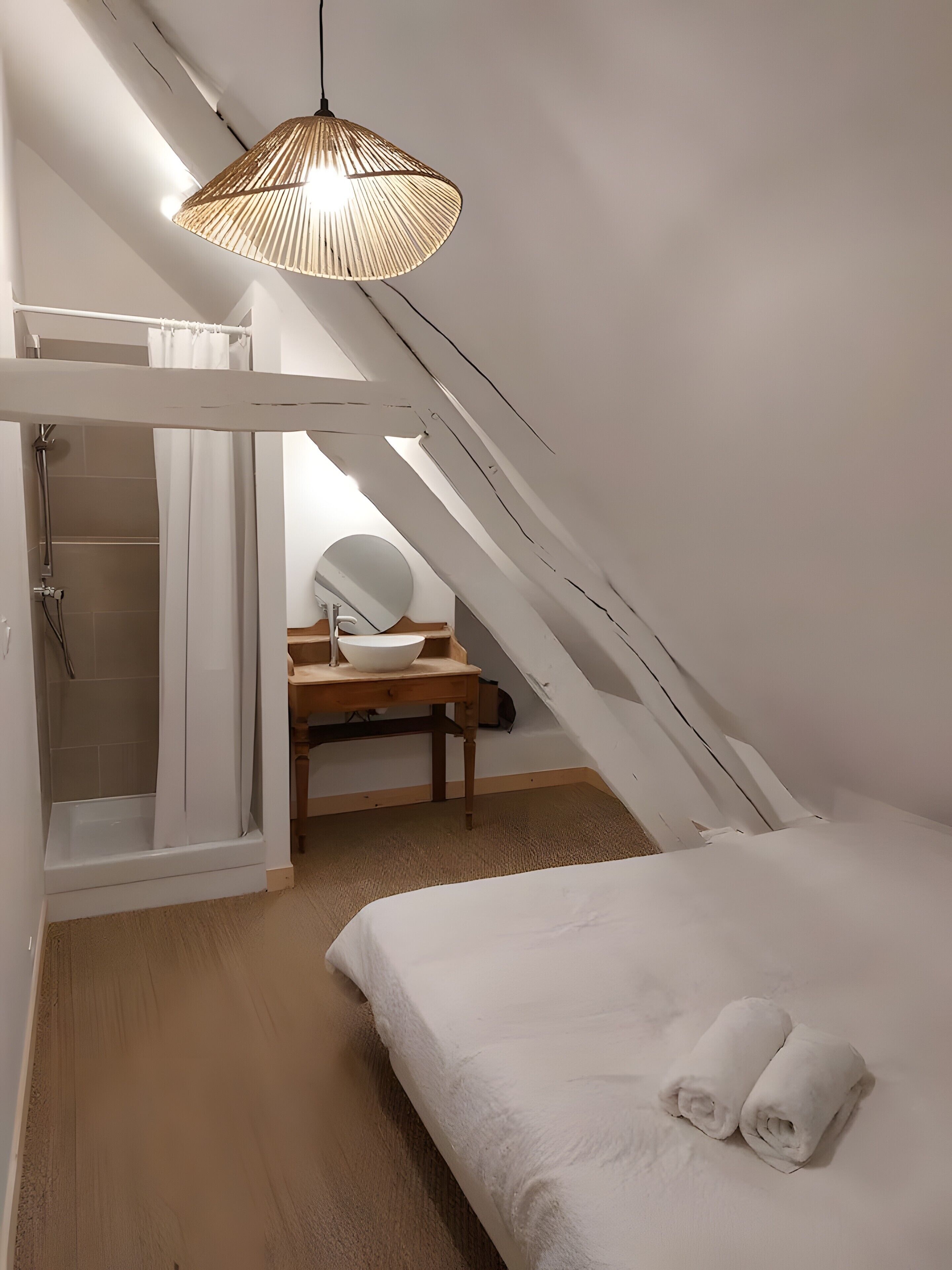 5 bedrooms, WiFi, bed sheets