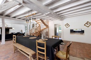 Interior - Large House in the Heart of the Forest – 7 Suites / Large Dormitory (Saint-Viâtre)