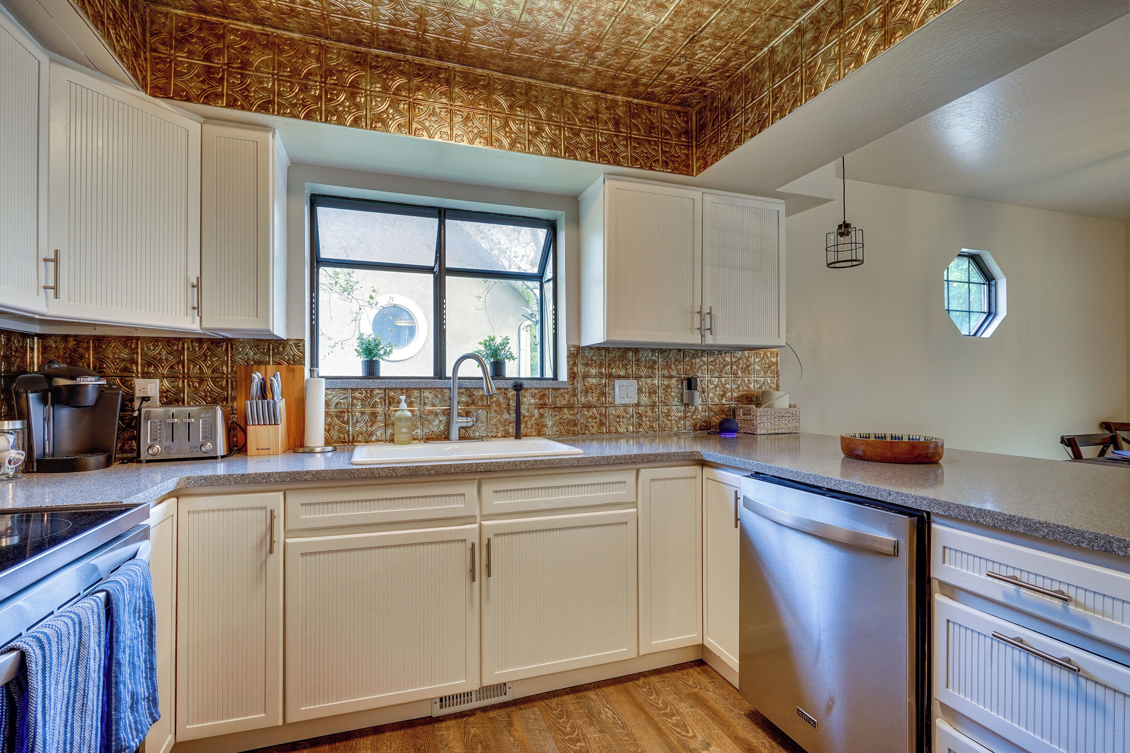 المنشأة من الداخل