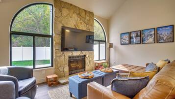 House (5 Bedrooms) | Interior