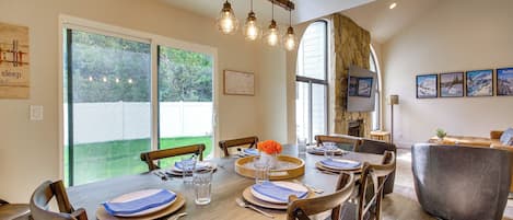 House (5 Bedrooms) | Interior