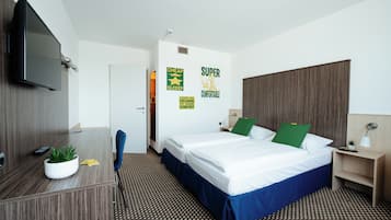 雙人房 | 客房內保險箱、書桌、筆電工作空間、免費無線上網