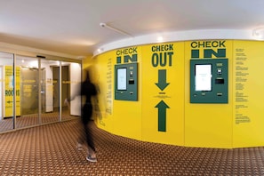 Check-in-/Check-out-Schalter