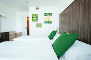 In-room safe, desk, laptop workspace, free WiFi - SLEEEP Hotel Vösendorf (Voesendorf)