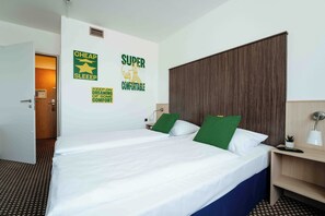 Habitación doble | Caja de seguridad en la habitación y escritorio 