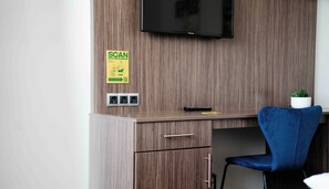 32-Zoll-Flachbildfernseher mit Satellitenempfang