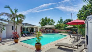 A backyard with a swimming pool, lounge chairs, and a barbecue area. - Cozy Couple's Oasis w/ Pool: 3 Mi to Disneyland! (Garden Grove)