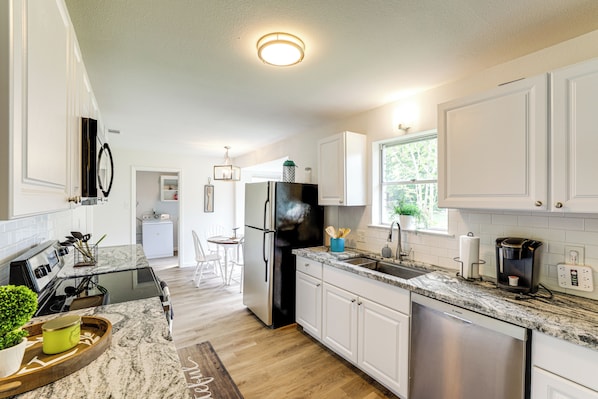 House (3 Bedrooms) | Interior - Near Shops & Eats: Commuter-friendly Fwtx Home (Fort Worth)