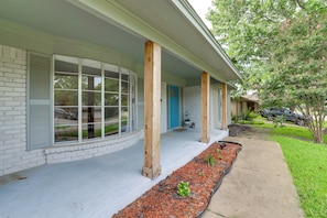 House (3 Bedrooms) | Interior - Near Shops & Eats: Commuter-friendly Fwtx Home (Fort Worth)