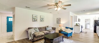 Near Shops & Eats: Commuter-friendly Fwtx Home