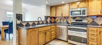 5 Mi to Colorado River: Yuma Gem w/ Pool Access!