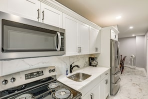 Apartment (3 Bedrooms) | Interior - BBQ Ready: Historic Apt 3 Mi to Dtwn Manchester (Manchester)