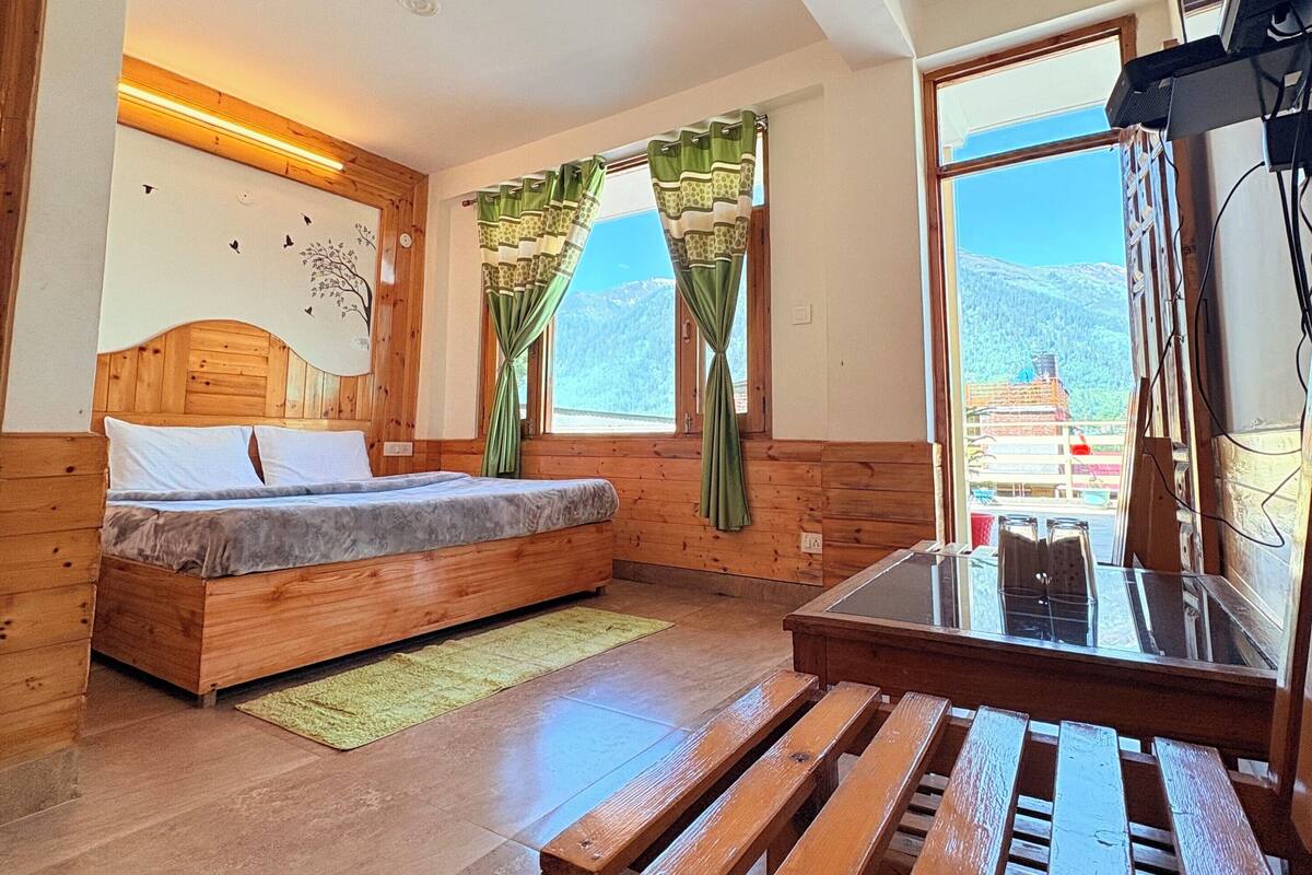 Deluxe Double Room, Mountain View | Free WiFi, bed sheets