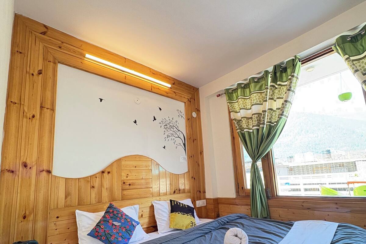 Standard Double Room | Free WiFi, bed sheets