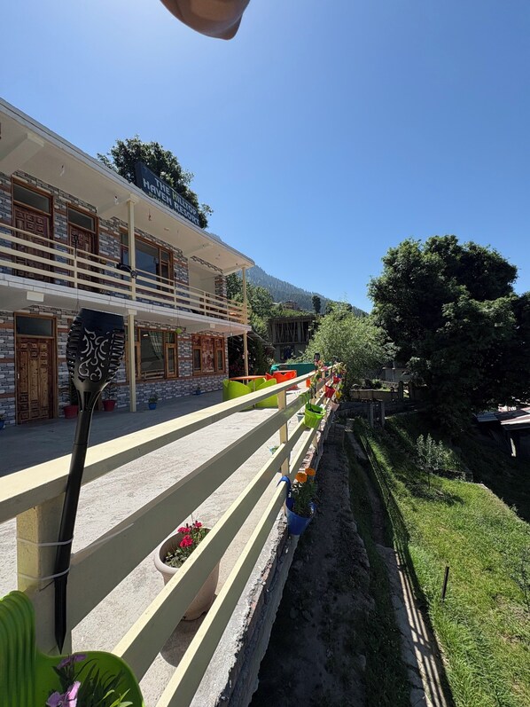 Front of property - Hilltop heaven resorts Manali (Manali)