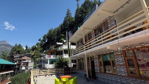 Front of property - Hilltop heaven resorts Manali (Manali)