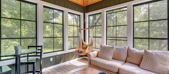 Lake Geneva Family Gem w/ Fenced Dog Run!