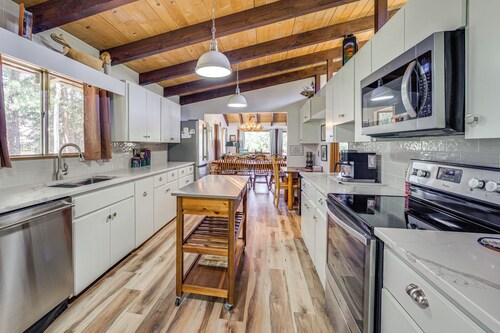 Monte Verde Lake Access & Views: Spacious Retreat!