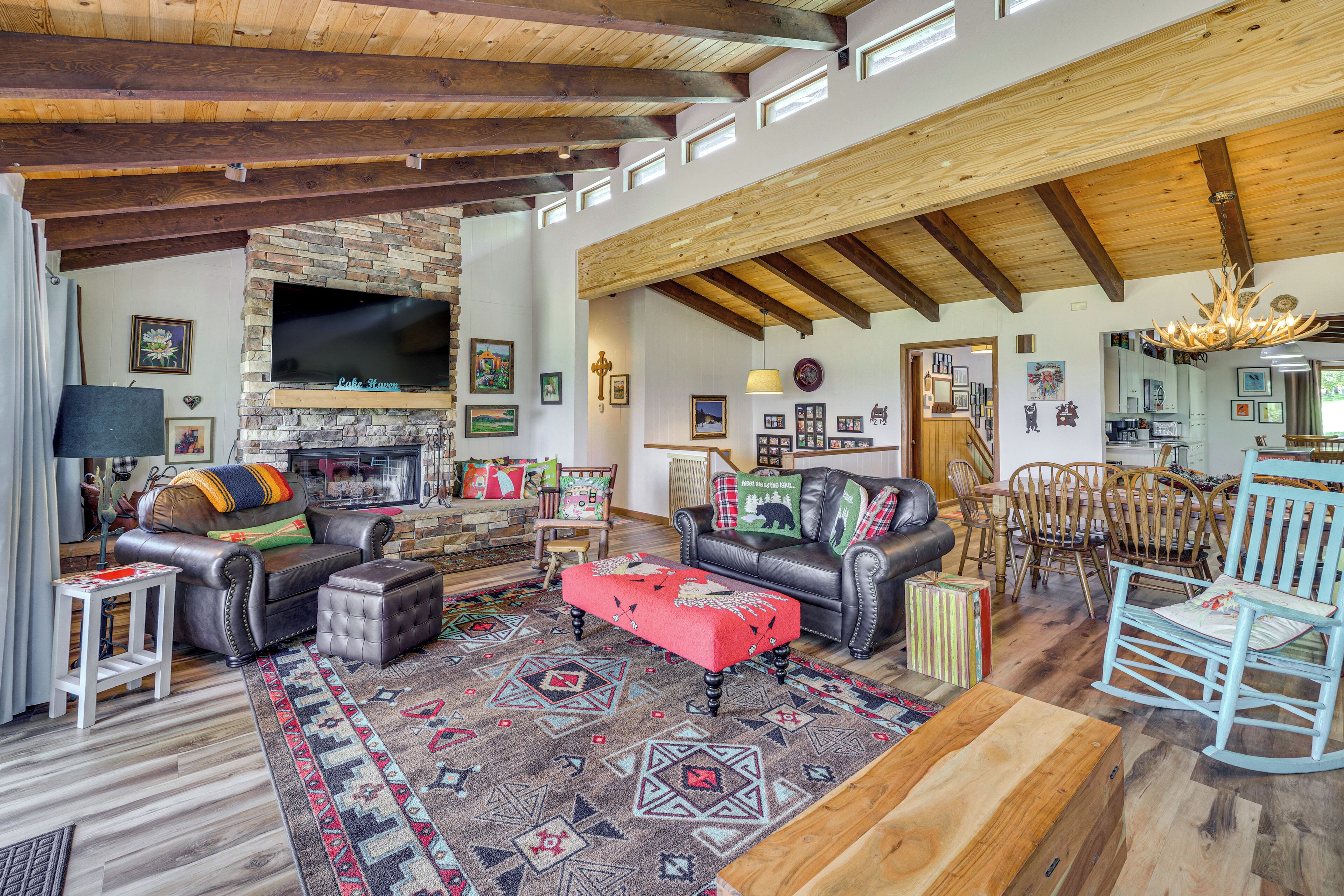 House (5 Bedrooms) | Interior