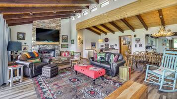 House (5 Bedrooms) | Interior